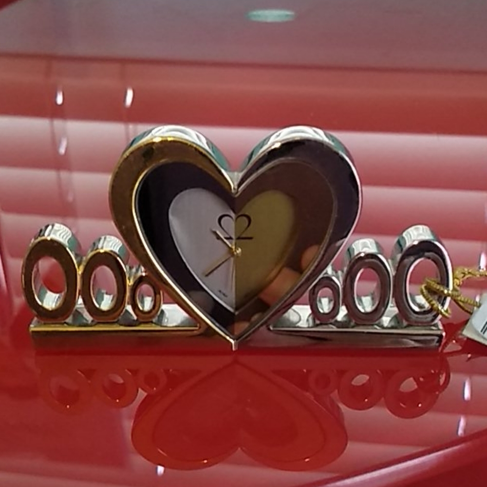 Collectible Mini-Clock 🕰️💖